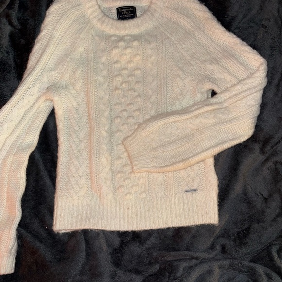 Abercrombie & Fitch Ivory Cable Knit Sweater - Picture 1 of 3